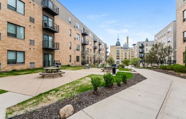 2 beds, 2 baths, 980 sqft, $2,399, Unit 313