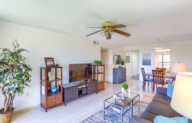 2/2 UNFURNISHED Condo in Pasadena Cove. Near beach. Nice amenities!