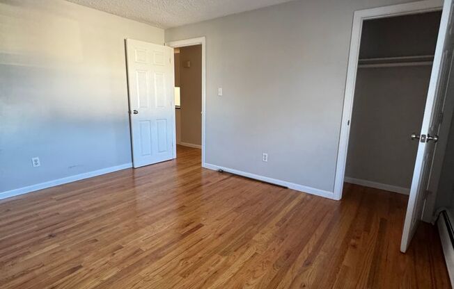 2 beds, 1 bath, 700 sqft, $2,050, Unit Unit 09