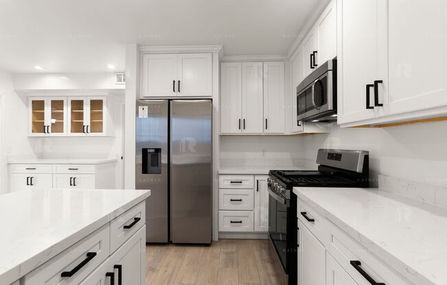 (Ellie:B) 148 S. Oakhurst Drive