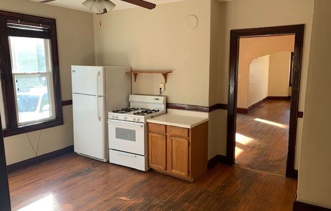 2 beds, 1 bath, 1,100 sqft, $1,050, Unit Lower