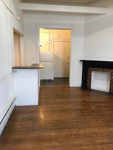 Studio, 1 bath, 450 sqft, $1,019, Unit 42-1R