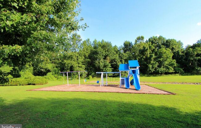 Crestwood 2 bed Condo Available Aug 1