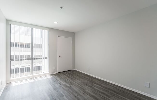 2 beds, 2 baths, 850 sqft, $2,598, Unit 102