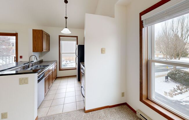 2 beds, 2 baths, 950 sqft, $1,725, Unit 7633CC