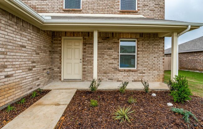 This Gorgeous 5 bedroom 3 bathroom PLUS study home is move-in ready!!
