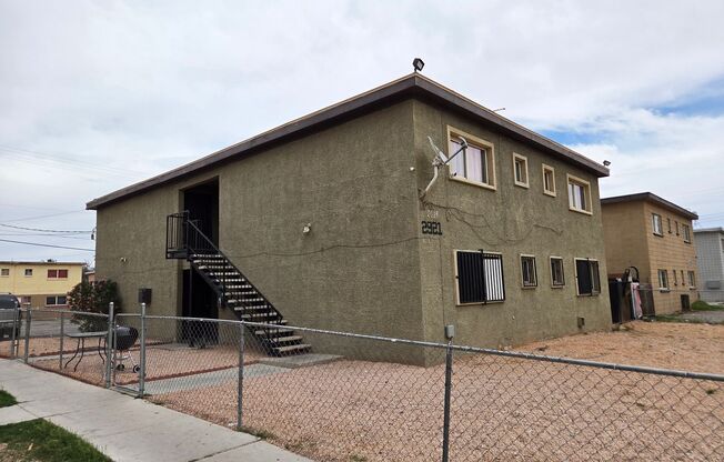 2921 E. Elm Ave