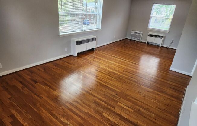 2 beds, 1 bath, 897 sqft, $2,335, Unit G-01