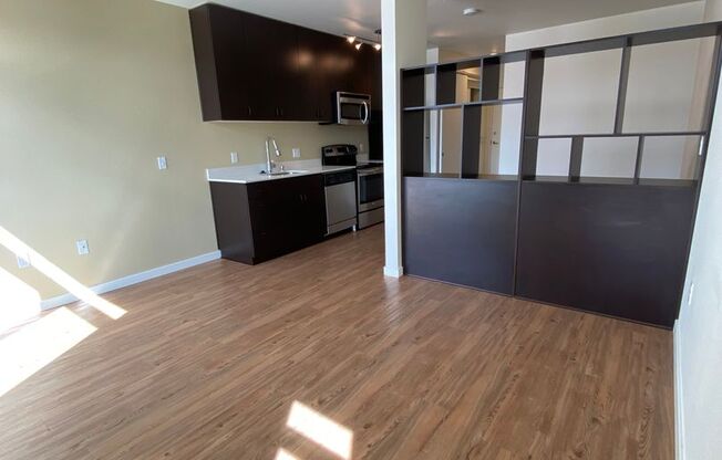 1 bed, 1 bath, 450 sqft, $1,525, Unit 406