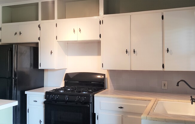 709 W 26th St Apt 13