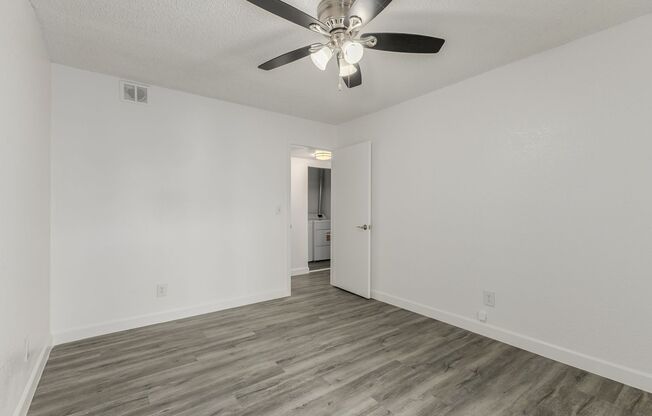 2 beds, 1 bath, 880 sqft, $1,199, Unit 232