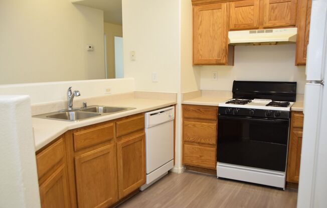 3 beds, 2 baths, $1,650