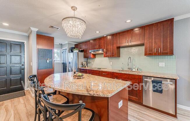 6332 NEWTOWN CIR