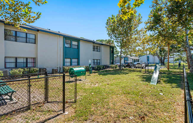 Community picture of the exterior of an apartment building at Oasis at Bayside in Largo, FL.