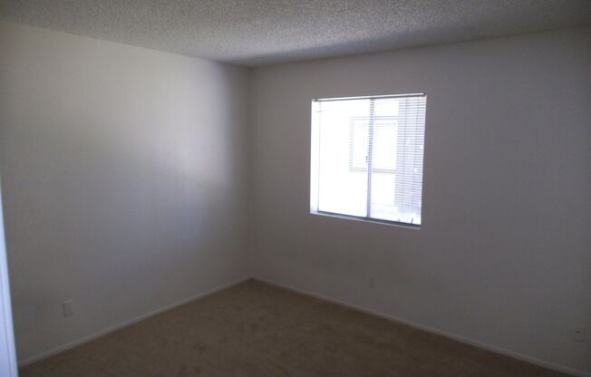 2 beds, 1 bath, $1,050, Unit 125