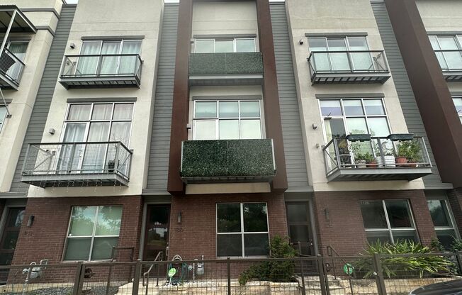 Townhome in Downtown San Antonio, next to The Pearl and the Newell St. Riverwalk Entrance
