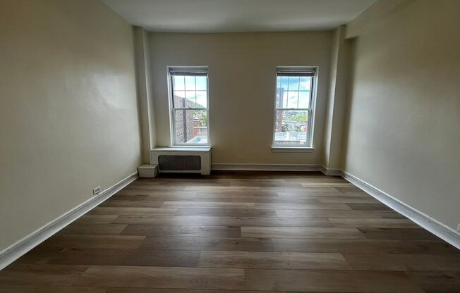 2 beds, 1 bath, 1,245 sqft, $2,000, Unit Old King Edward 58