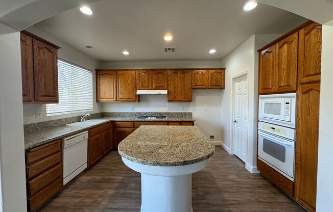 Beautiful 4 Bedroom in NW!