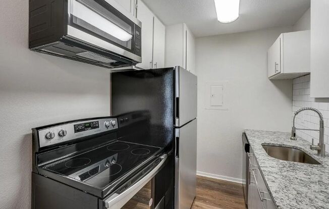 2 beds, 1 bath, 810 sqft, $1,100, Unit 102