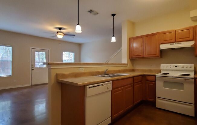 Newly Renovated Town-home