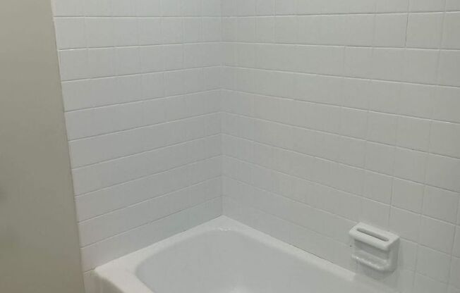 2 beds, 1 bath, $1,750, Unit E03