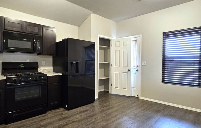 *** $500 Off Move In Special!!! *** Harrah Haven: Exceptional 3 Bed, 2 Bath Retreat with Modern Amenities!