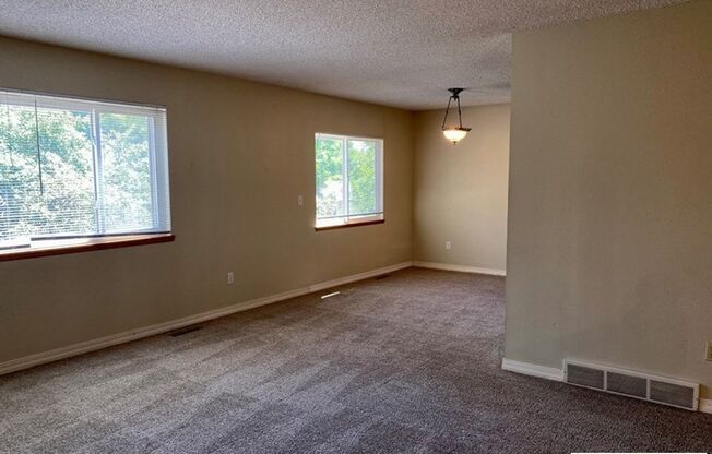 Wonderful Home in Campus West!