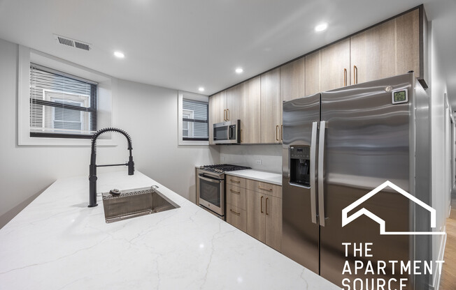 715 W ALDINE