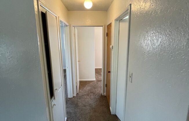 2 beds, 1 bath, 656 sqft, $1,075, Unit 11