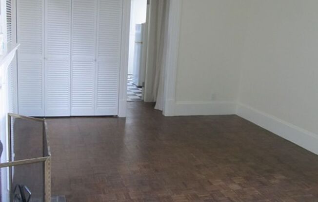 Amazing View! Charming Studio Unit! Bay View! PROGRESSIVE