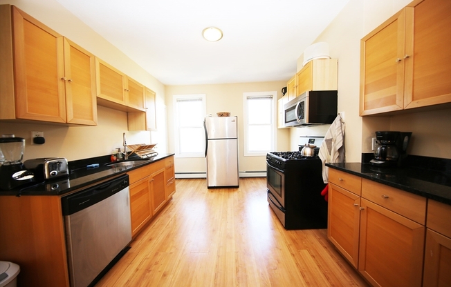 32 GAY HEAD ST