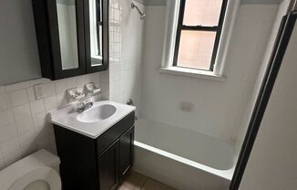 2 beds, 1 bath, $2,000, Unit 22