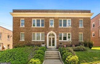 Tucked Away Cleveland Park One Bedroom- Available Now!