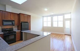 2 beds, 1 bath, $2,995