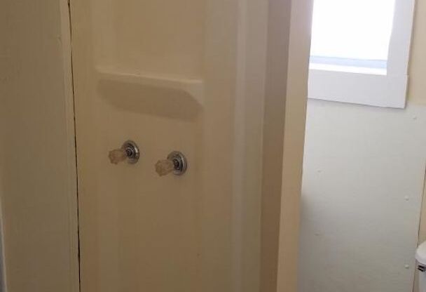 3 beds, 1 bath, $1,400