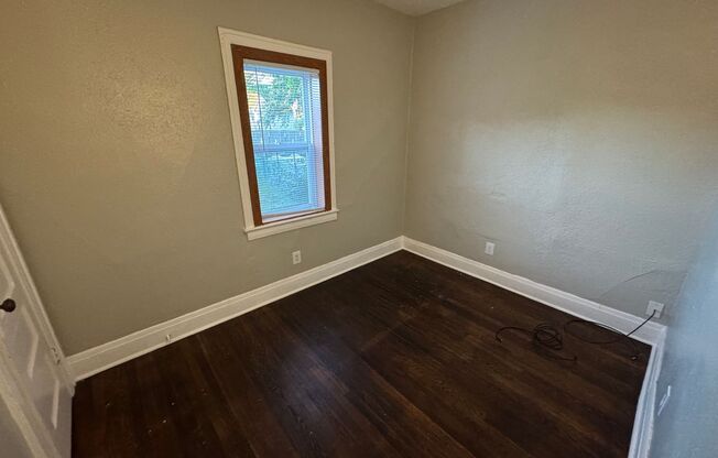 3 beds, 1 bath, $1,324