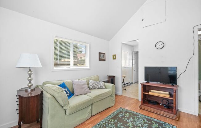 Cozy 1-Bedroom Rental – All Utilities Included! (Furnished)