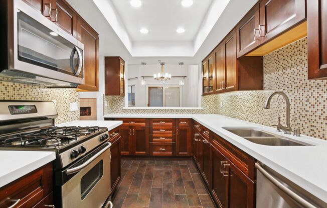 Modern 2-Bedroom Home in Prime West Hollywood
