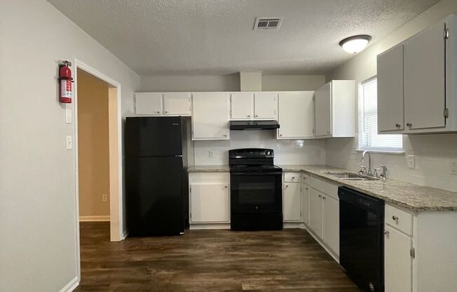 2 beds, 1 bath, $1,025