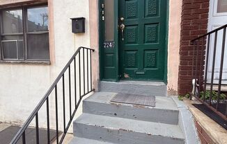 1 bed, 1 bath, 875 sqft, $1,000, Unit 2246 S 15TH ST 1ST FLR