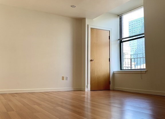 1 bed, 1 bath, 570 sqft, $2,600, Unit 5G