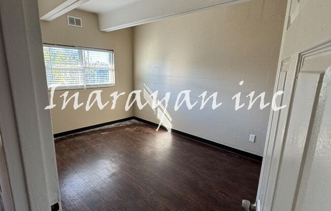 1045 W Washington St.