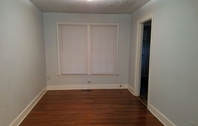 Great Find in Hillcrest! 2BR & 1 BA