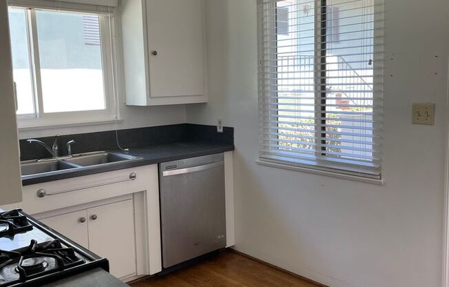 2 beds, 1 bath, $3,650, Unit Unit 3