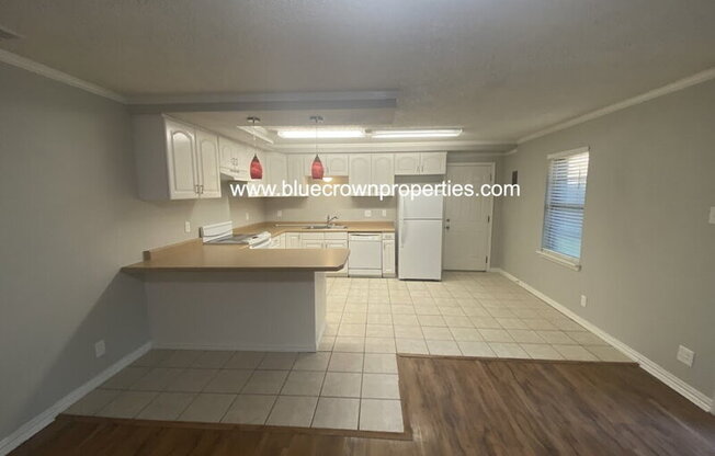 1521 LARKSPUR DR