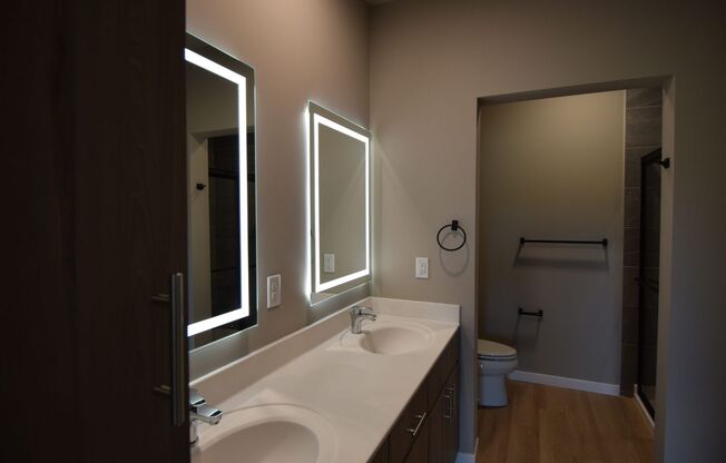 1 bed, 1 bath, 816 sqft, $1,725, Unit 5604-317