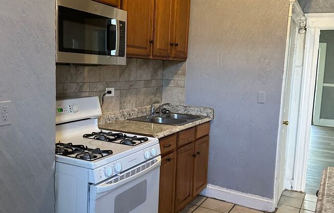 3 beds, 1 bath, $1,325