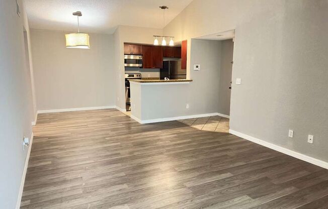 Cozy 2/2 2nd Floor Condo by Millenia Mall! Available Now!