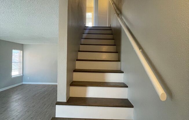 2 beds, 1.5 baths, 1,152 sqft, $1,100, Unit Apt #06