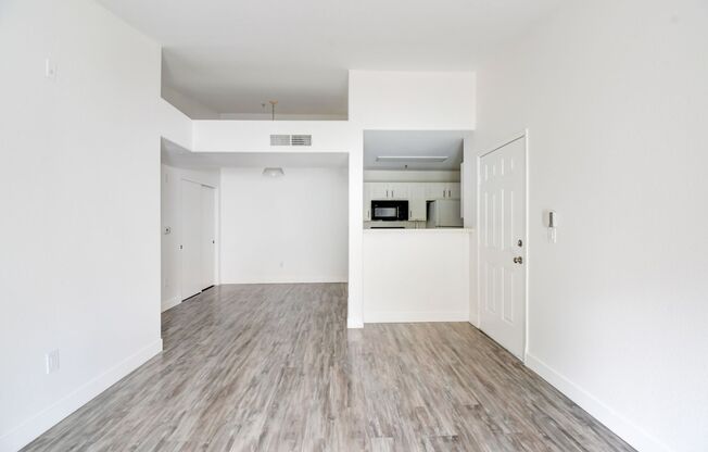 1 bed, 1 bath, 700 sqft, $1,350, Unit 222